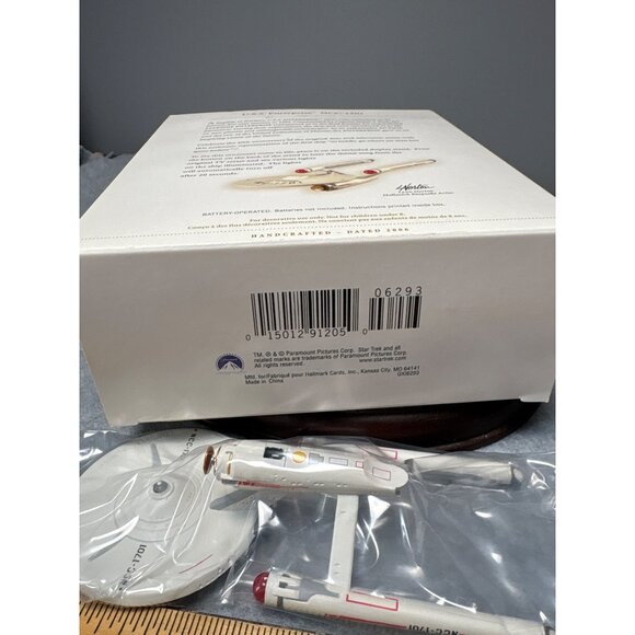 Hallmark 2006 Star Trek U.S.S. Enterprise NCC-1701 Keepsake Ornament with Magic - Picture 6 of 9